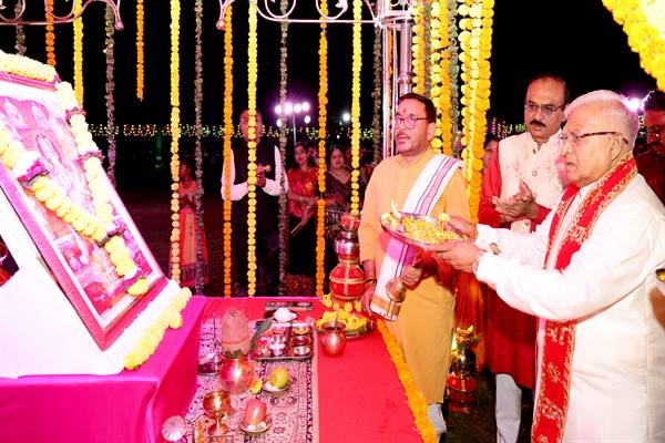 राज्यपाल पटेल लोक भवन गरबा महोत्सव में हुए शामिल