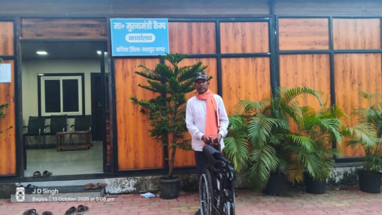 मुख्यमंत्री साय के निर्देश पर त्वरित पहल, लकवा पीड़ित दो जरूरतमंदों को मिली व्हीलचेयर