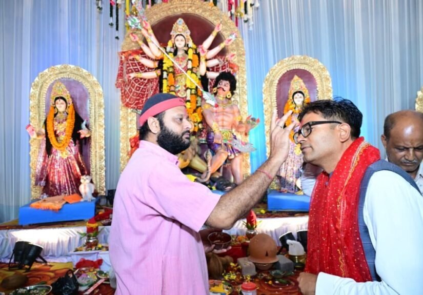 महानवमी पर वित्त मंत्री ओ.पी. चौधरी ने रायगढ़ के विभिन्न दुर्गा पूजा पंडालों में की माँ दुर्गा की पूजा-अर्चना