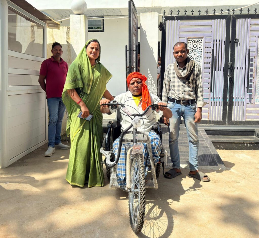 मंत्री लक्ष्मी राजवाड़े की त्वरित पहल से दिव्यांग हितग्राही को एक घंटे में मिली ट्राइसाइकिल