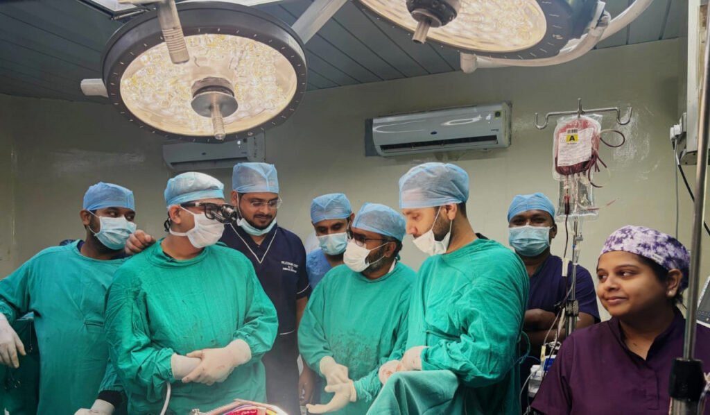 अम्बेडकर अस्पताल के कैंसर सर्जरी विभाग की बड़ी उपलब्धि, हृदय और फेफड़े की प्रमुख संरचनाओं से चिपकी कैंसर की जटिल गांठ को सफलतापूर्वक निकाला
