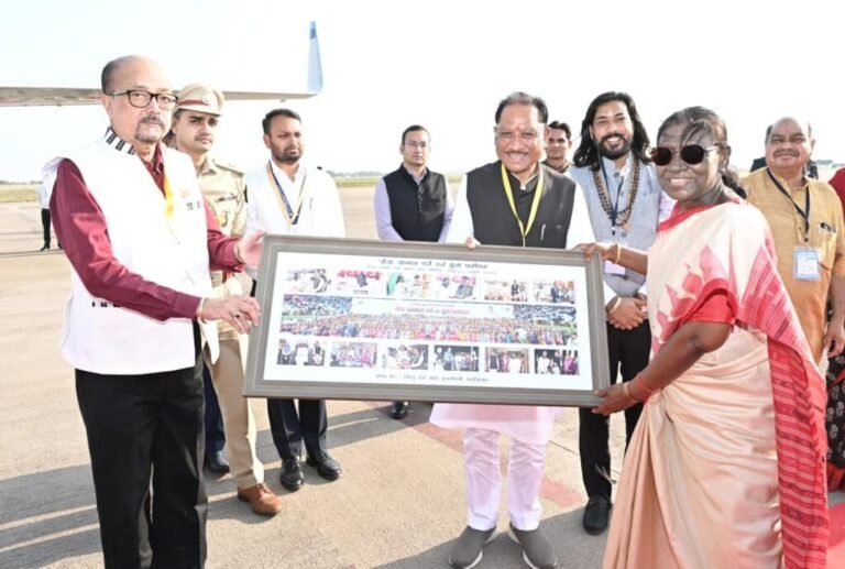 राष्ट्रपति श्रीमती द्रौपदी मुर्मु छत्तीसगढ़ प्रवास के पश्चात रायपुर से हुईं रवाना