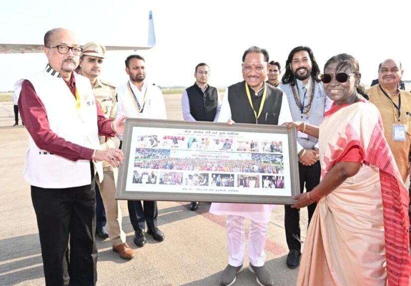 राष्ट्रपति श्रीमती द्रौपदी मुर्मु छत्तीसगढ़ प्रवास के पश्चात रायपुर से हुईं रवाना