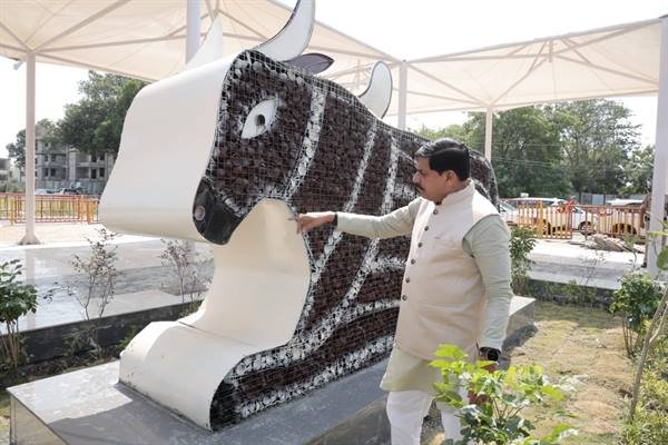 आशीर्वाद का दीया आयोजन के तहत उपयोग किए गए दीयों से बनी नंदी की भव्य आकृति, मुख्यमंत्री ने की सराहना