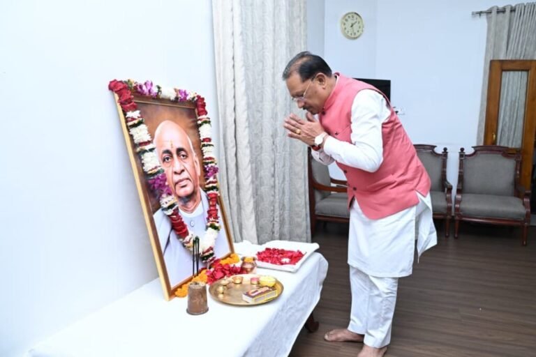 मुख्यमंत्री साय ने लौह पुरुष सरदार वल्लभभाई पटेल की जयंती पर उन्हें किया नमन