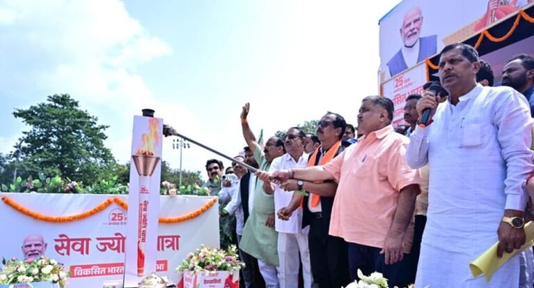 विकसित भारत के संकल्प से जगमगाया जशपुर, पर्यटन मंत्री राजेश अग्रवाल के नेतृत्व में निकली ‘सेवा ज्योति यात्रा’