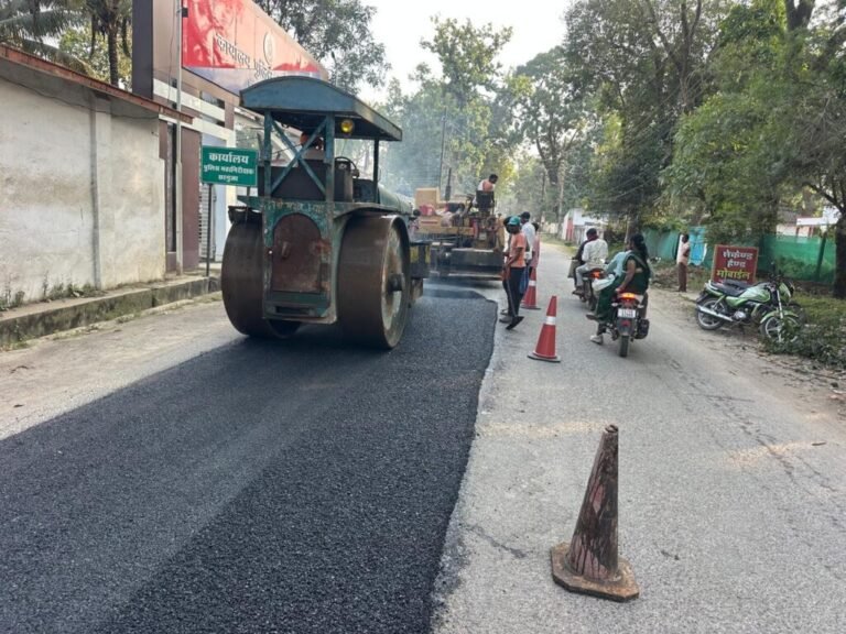 उप मुख्यमंत्री अरुण साव के निर्देश पर एक्शन में पीडब्ल्यूडी, सड़कों की मरम्मत युद्धस्तर पर शुरू