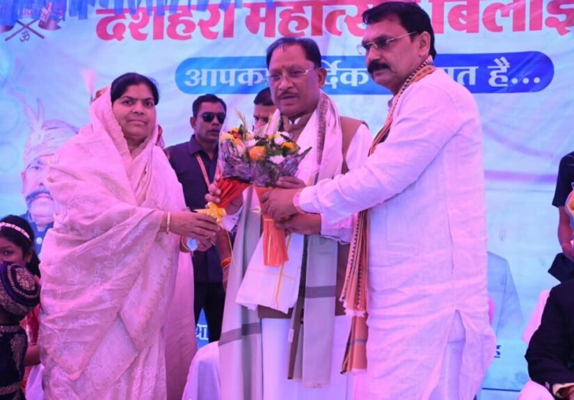 विजयादशमी सत्य और धर्म की विजय का पर्व, अपने भीतर की बुराइयों पर विजय पाकर प्रेम और सद्भाव के साथ आगे बढ़ने की प्रेरणा देता है : मुख्यमंत्री साय