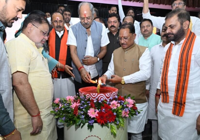 प्रधानमंत्री मोदी के जनसेवा के 25 वर्ष देश के विकास और परिवर्तन की प्रेरक यात्रा : मुख्यमंत्री साय
