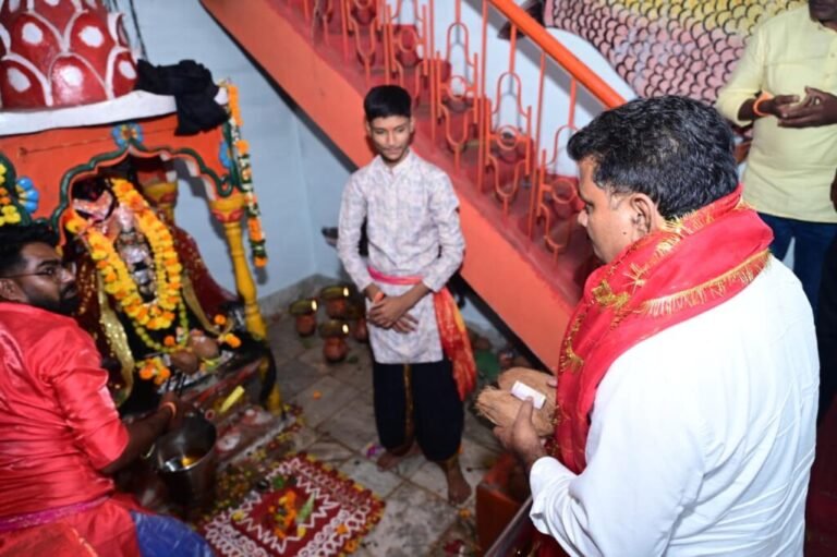 महाअष्टमी पर उप मुख्यमंत्री विजय शर्मा ने किए मां दंतेश्वरी, मां परमेश्वरी और मां चंडी के दर्शन