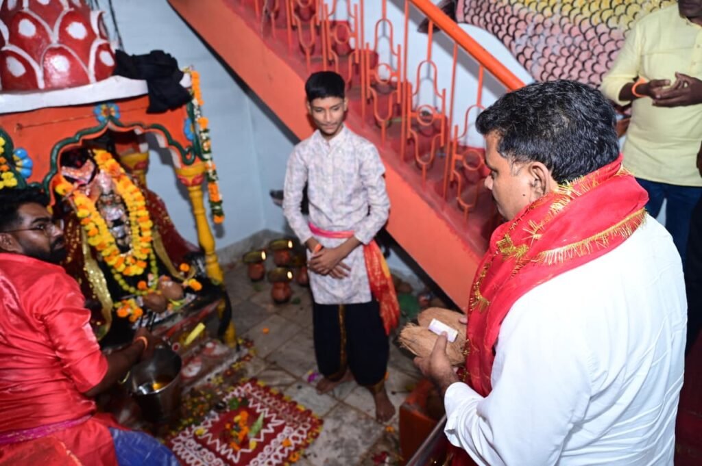 महाअष्टमी पर उप मुख्यमंत्री विजय शर्मा ने किए मां दंतेश्वरी, मां परमेश्वरी और मां चंडी के दर्शन