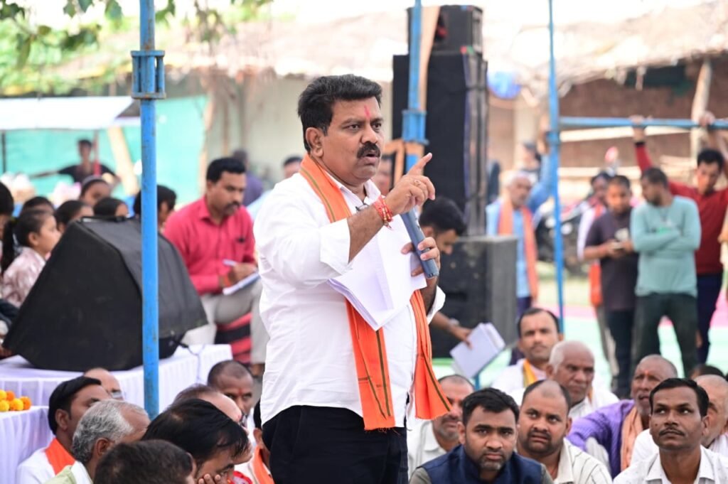 उप मुख्यमंत्री विजय शर्मा ने तीन गांवों में 1.55 करोड़ रुपए के गौरव पथ निर्माण का किया भूमिपूजन